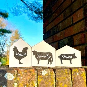 *Farm Animal Silhouettes House Blocks 3 piece set